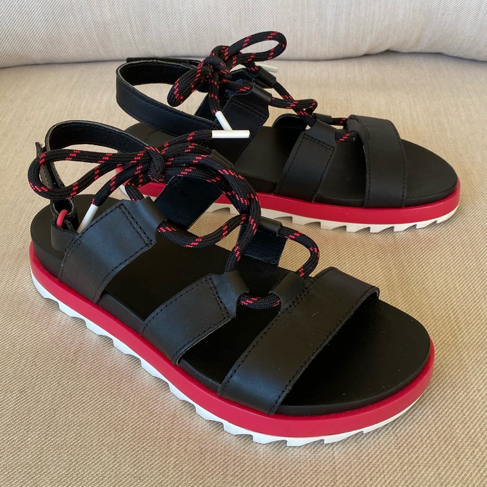 WORN ONCE Sorel “Roaming Lace” ladies sandals in Black/Punch Pink, size 6-1/2 - Picture 3 of 12